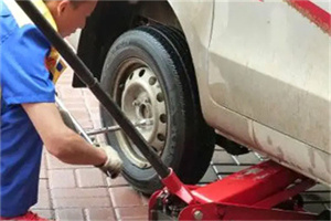 比如附近拖车24小时服务热线电话